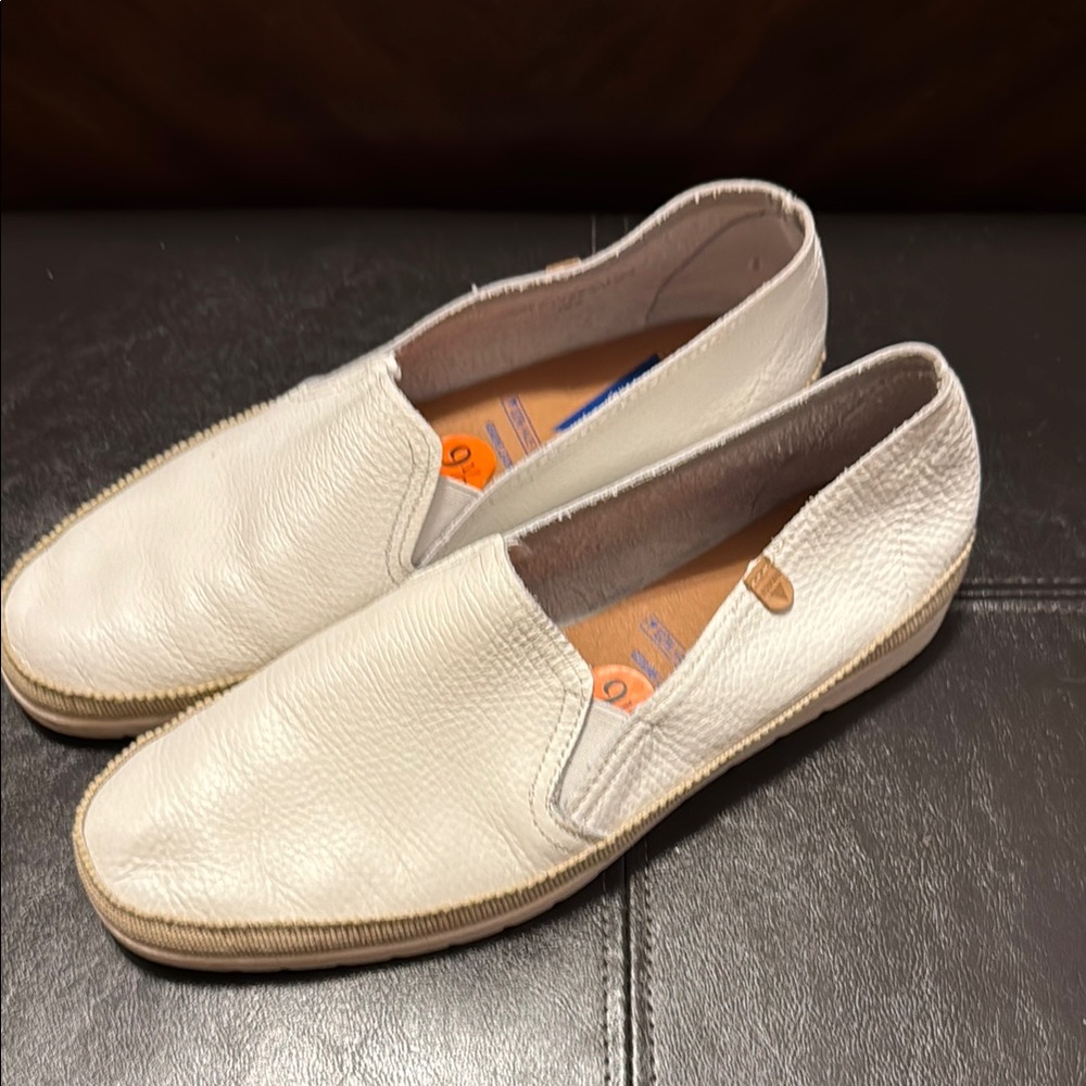 Women's Slip-On Leather Loafers in Off-White